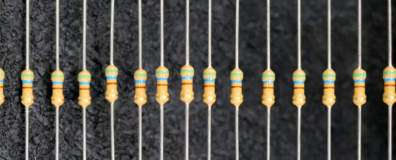 Bild des Artikels DRALORIC-1900x-Metallschichtwiderstände-560Ω-560-Ohm-Toleranz-5%-Model-LCA0207