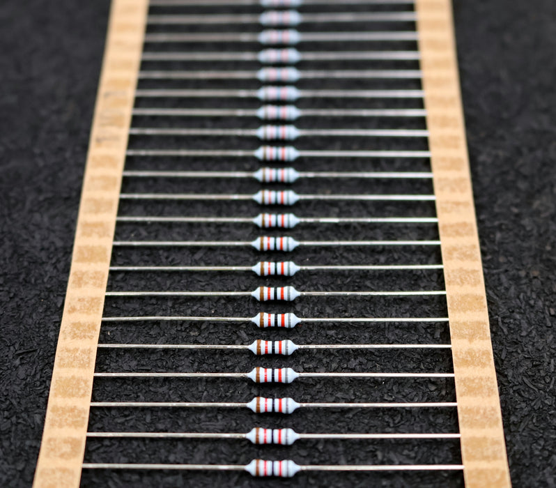Bild des Artikels BEYSCHLAG-600x-Metallschichtwiderstände-82kΩ-82000-Ohm-Toleranz-1%-MBB0207-50