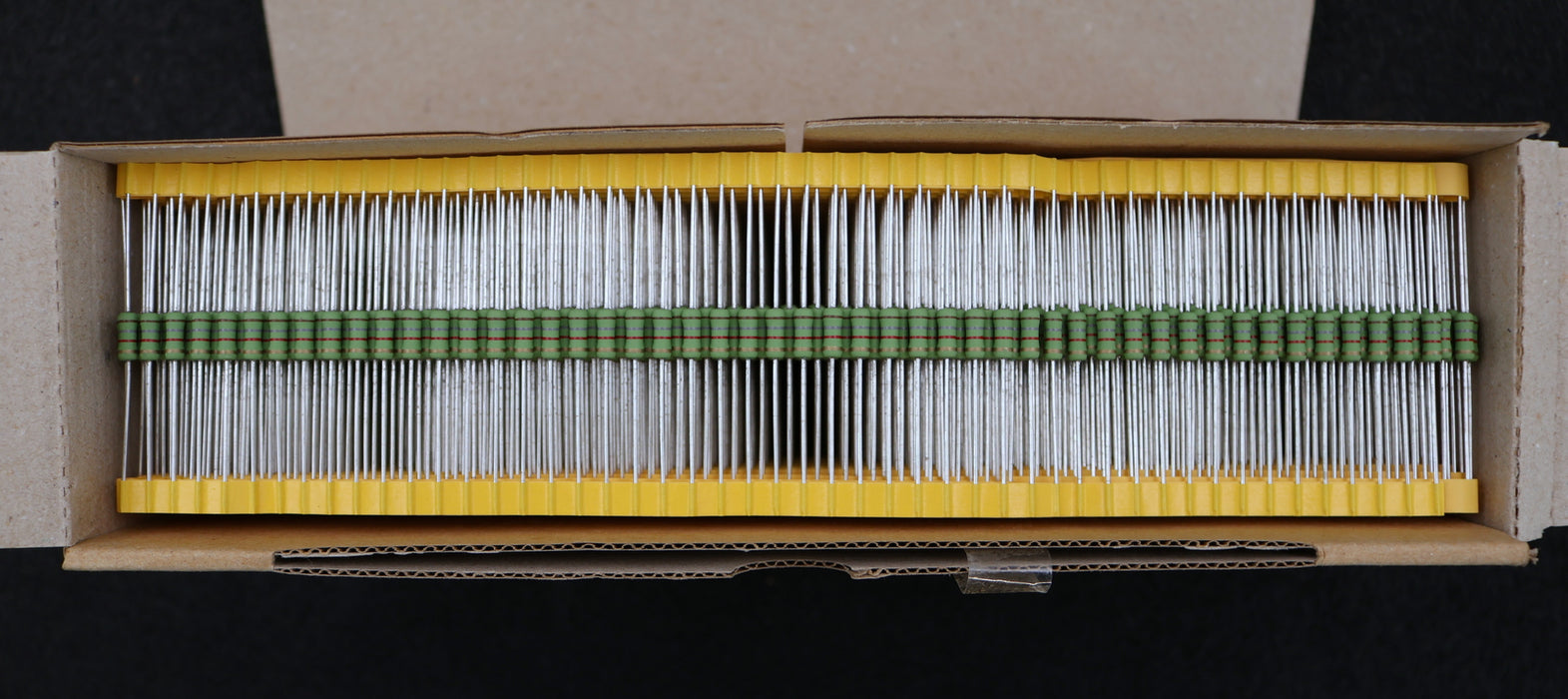 Bild des Artikels KOA-1900x-Metallschichtwiderstände-1,8kΩ-1800-Ohm-Toleranz-5%-SPR1CT52A182J