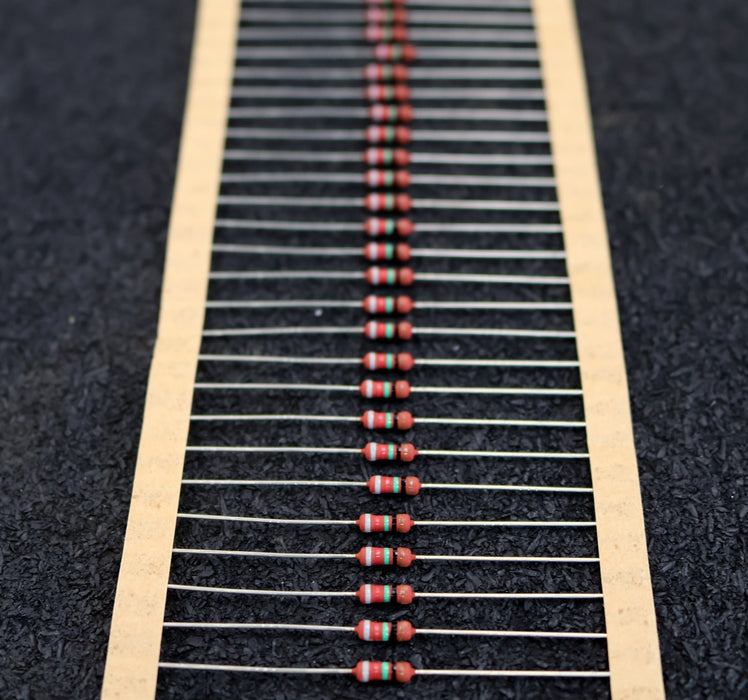 Bild des Artikels 5000x-Metallschichtwiderstände-825Ω-825-Ohm-Toleranz-1%-Model-PR01-unbenutzt