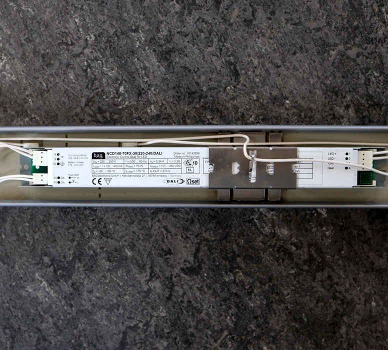 Bild des Artikels TRILUX-E-LINE-LED-2x-Geräteträger-7650-TB-LED8000-840-tief-breit-strahlend