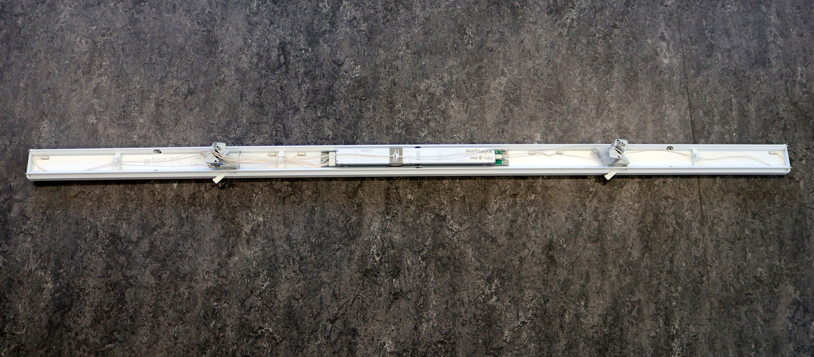 Bild des Artikels ZUMTOBEL-2x-Lichtbandleuchte-Art.Nr.-70468147