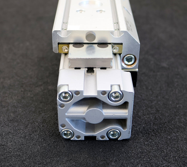 Bild des Artikels FESTO-Linearantrieb-DGPL-32-300-PPV-A-KF-B-Mat.Nr.-161793-KolbenØ-32mm