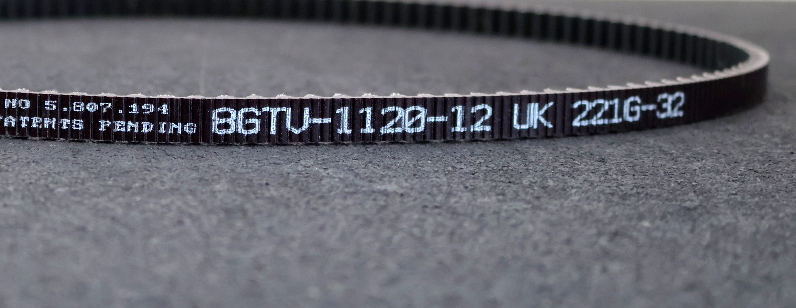 Bild des Artikels GATES-POLYCHAIN-CARBO-VOLT-Zahnriemen-Timing-belt-8GTV-Breite-12mm-Länge-1120mm