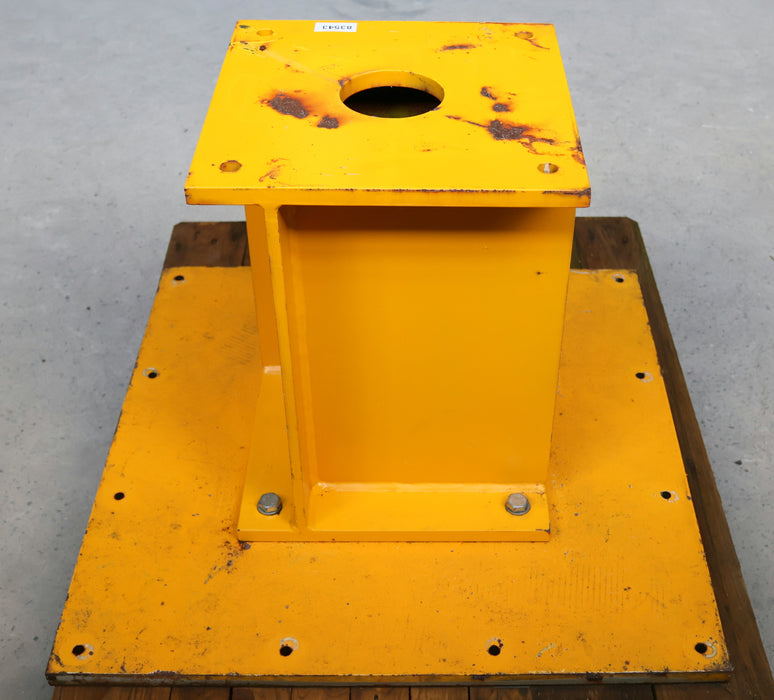 Bild des Artikels Fundament-Sockel-f.-Säulenschwenkkran-Höhe-520mm-Stellfläche-750x750mm-gebraucht