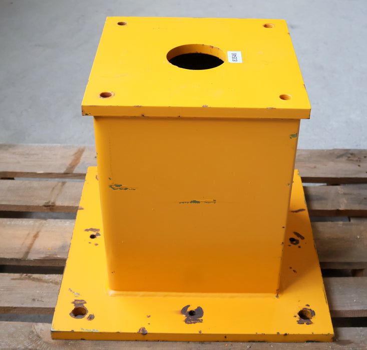 Bild des Artikels Fundament-Sockel-für-Säulenschwenkkran-Höhe-480mm-Stellfläche-550x550mm