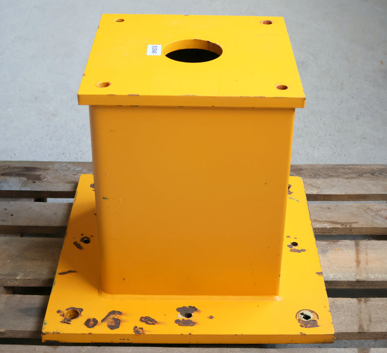 Bild des Artikels Fundament-Sockel-für-Säulenschwenkkran-Höhe-480mm-Stellfläche-550x550mm
