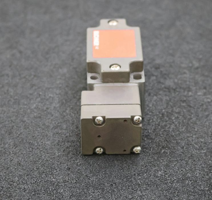 Bild des Artikels EUCHNER-Sicherheitsschalter-NZ1VZ-3131E-M-ID-Nr.-082122-230VAC-4A-24VDC-4A-1mA