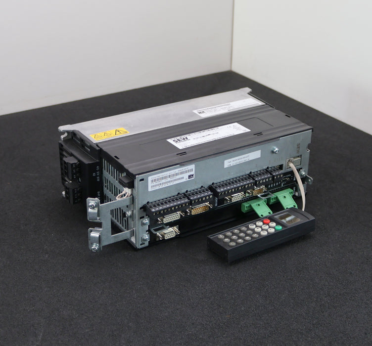 Bild des Artikels SEW-MOVIDRIVE-Umrichter-MDX61B0030-5A3-4-0T-mit-DFI-11B-und-DIP11B+Bediengerät