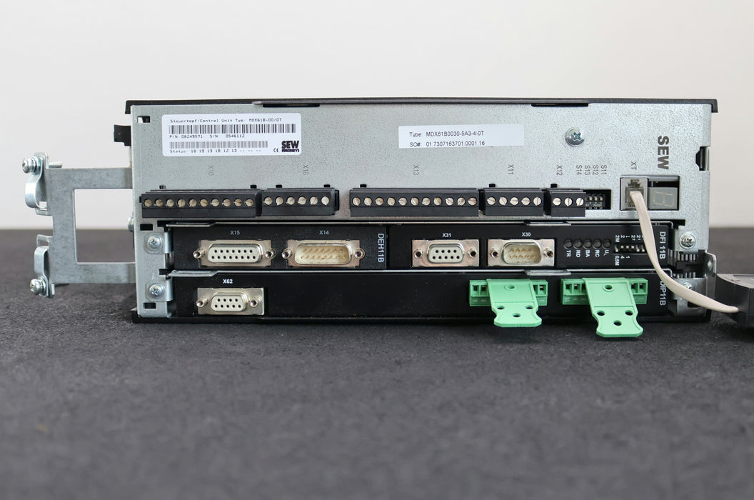 Bild des Artikels SEW-MOVIDRIVE-Umrichter-MDX61B0030-5A3-4-0T-mit-DFI-11B-und-DIP11B+Bediengerät