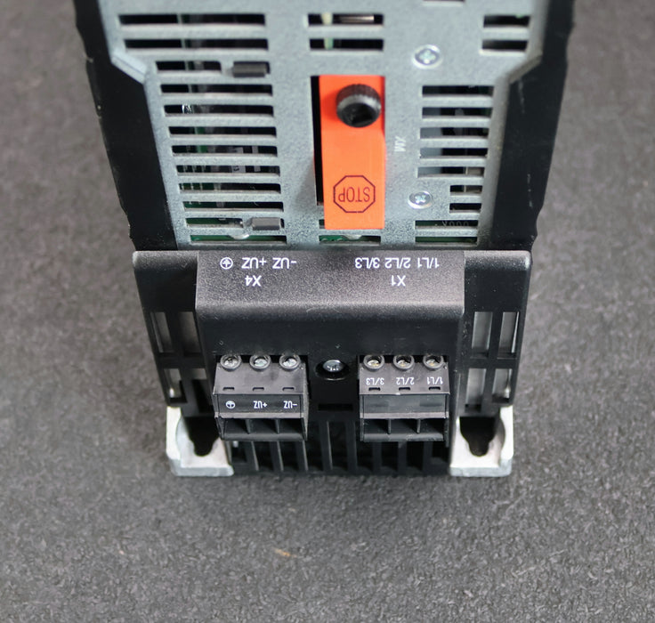 Bild des Artikels SEW-MOVIDRIVE-Umrichter-MDX61B0030-5A3-4-0T-mit-DFI-11B-und-DIP11B+Bediengerät