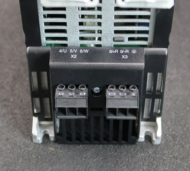 Bild des Artikels SEW-MOVIDRIVE-Umrichter-MDX61B0030-5A3-4-0T-mit-DFI-11B-und-DIP11B+Bediengerät