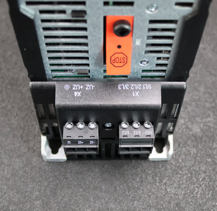 Bild des Artikels SEW-MOVIDRIVE-Umrichter-MDX61B0030-5A3-4-0T-Input:-3x380…500VAC-6,3A-50…60Hz