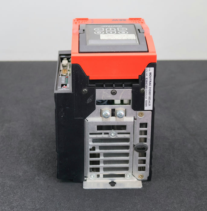 Bild des Artikels SEW-Antriebsumrichter-MOVITRAC-31C007-503-4-21-mit-Bediengerät-FBG31C-08