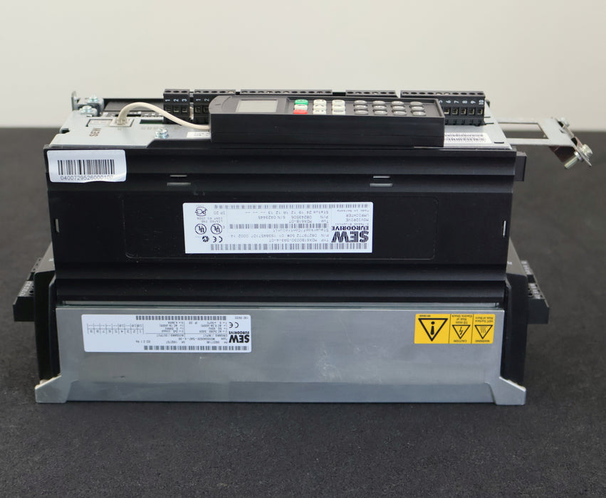 Bild des Artikels SEW-MOVIDRIVE-Umrichter-MDX61B0030-5A3-4-0T-mit-DFI-11B-mit-Bediengerät