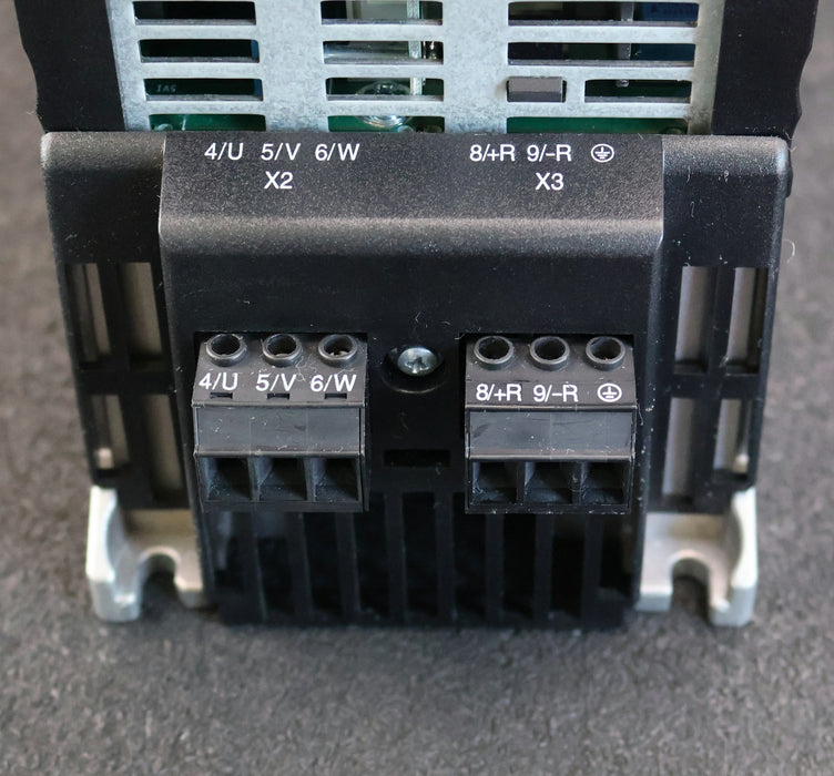 Bild des Artikels SEW-MOVIDRIVE-Umrichter-MDX61B0030-5A3-4-0T-mit-DFI-11B-mit-Bediengerät