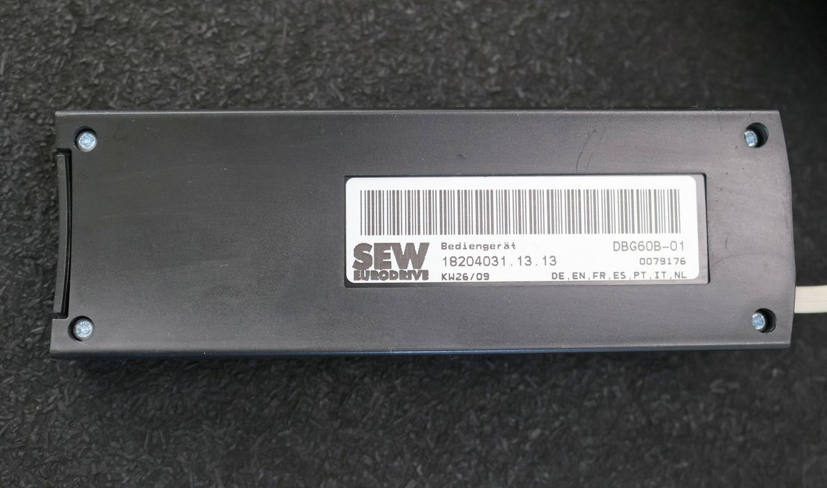 Bild des Artikels SEW-MOVIDRIVE-Umrichter-MDX61B0030-5A3-4-0T-mit-DFI-11B-mit-Bediengerät