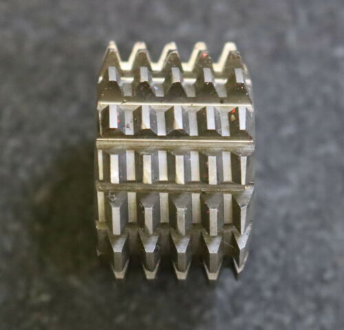 MIKRON Wälzfräser No. 39384 - Ø32x20xØ10mm 1gg. Rechts 15 Spanuten