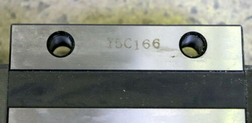 THK Rollenschienenführung 2700mm HSR30H+2700L S.No.Y5C166 mit 2 Führungswagen Au