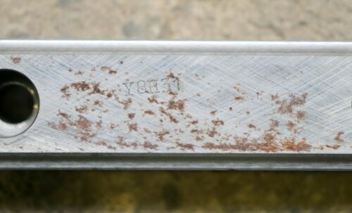 THK Rollenschienenführung 2700mm HSR30A2SS+2700L S.No.Y8H31 mit 2 Führungswagen