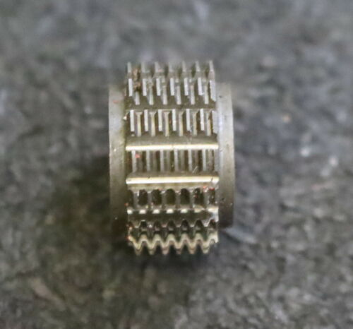 MIKRON Wälzfräser No. 75182 - Ø16x10xØ8mm 1gg. Rechts 15 Spanuten