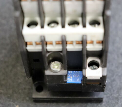 SIEMENS 2 Stück Hilfsschütz 3TH4244-0A Us= 230VAC 50Hz Us= 277VAC 60Hz 4S+4Ö