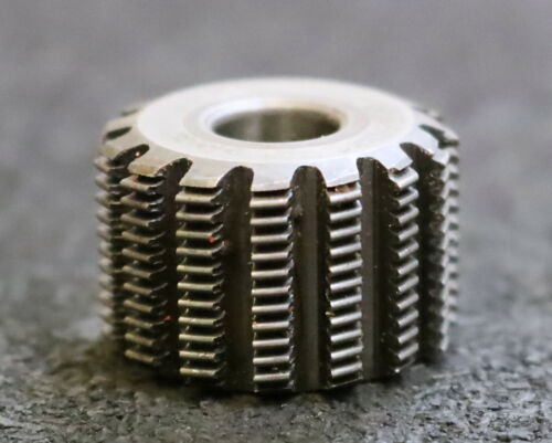 MIKRON Wälzfräser No. 73566 - Ø24x15xØ8mm 1gg. Rechts 15 Spanuten