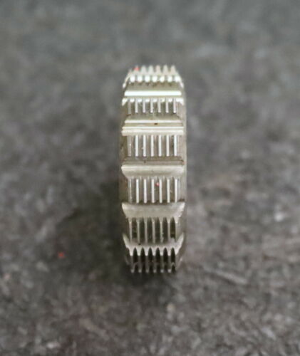 MIKRON Wälzfräser No. 37007 - Ø23x7xØ8mm 1gg. Rechts 15 Spanuten