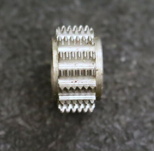 MIKRON Vollstahl-Wälzfräser No. 81697 m= 0,369 ho= 0,92 Abmessungen Ø18x10x8mm