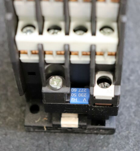 SIEMENS 2 Stück Hilfsschütz 3TH4244-0A Us= 230VAC 50Hz Us= 277VAC 60Hz 4S+4Ö