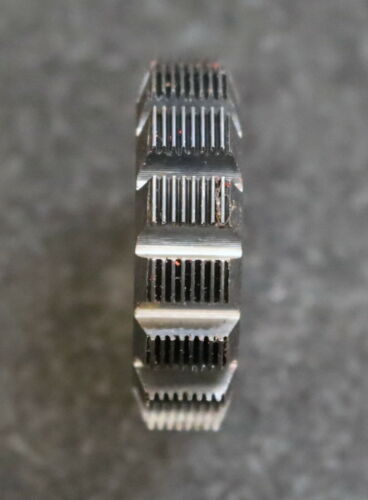 MIKRON Wälzfräser No. 74561 - Ø30x8xØ8mm 1gg. Rechts 15 Spanuten