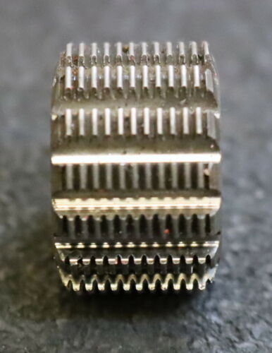 MIKRON Wälzfräser No. 73566 - Ø24x15xØ8mm 1gg. Rechts 15 Spanuten