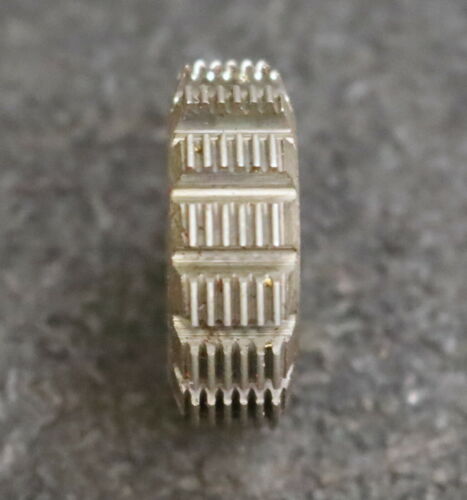 MIKRON Wälzfräser No. 18105 - Ø24x8xØ8mm 1gg. Rechts 15 Spanuten