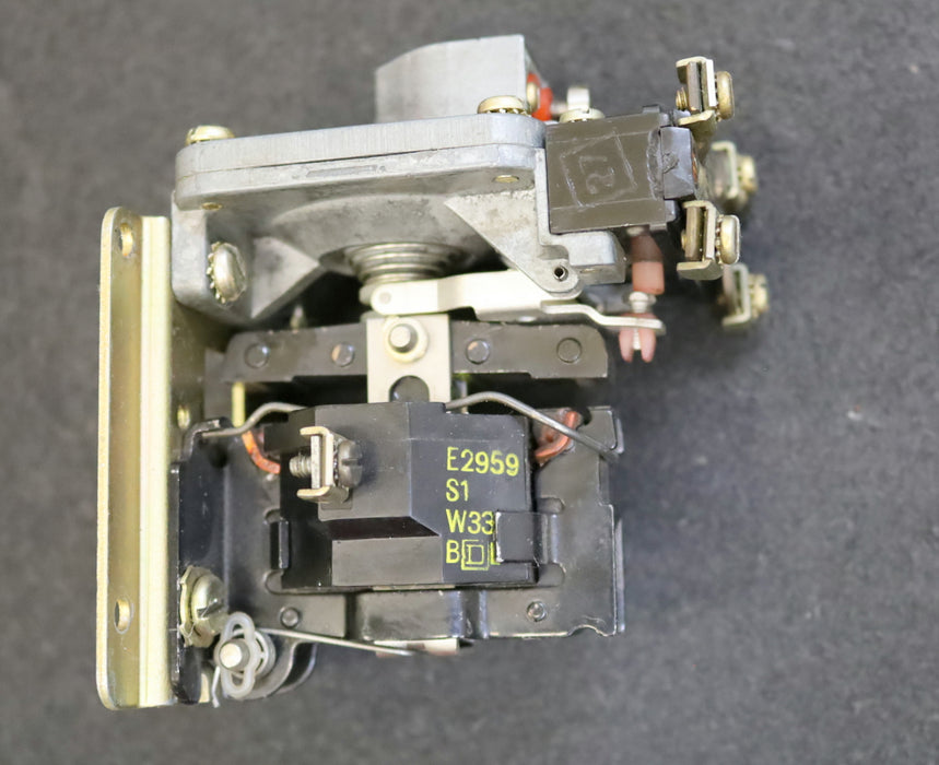 SQUARE D COMPANY Zeit-Relais Type A0-1E C 1616 CD Class 9050 110V 50Hz 120V 60Hz