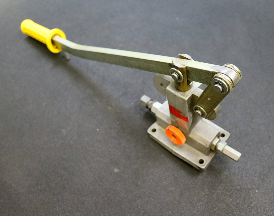 SCHMIDT AUFZUG Handpumpe Typ X 25/1 zu SCHMIDT AUFZUG Fabr.Nr. 13647 gebraucht