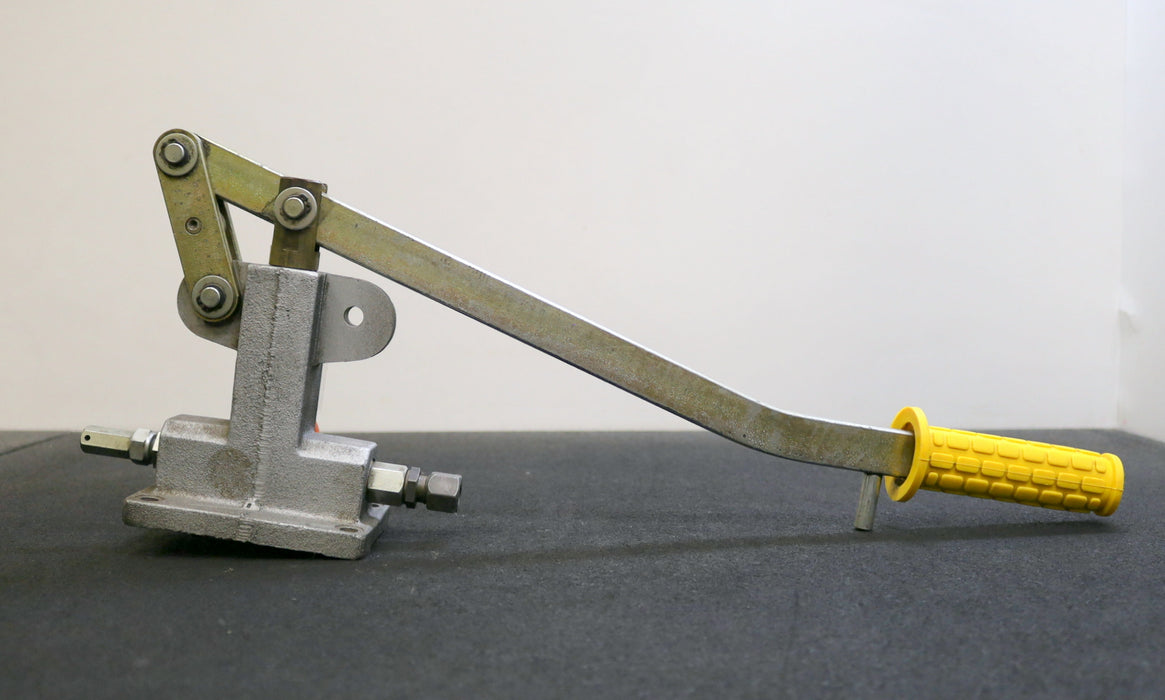 SCHMIDT AUFZUG Handpumpe Typ X 25/1 zu SCHMIDT AUFZUG Fabr.Nr. 13647 gebraucht