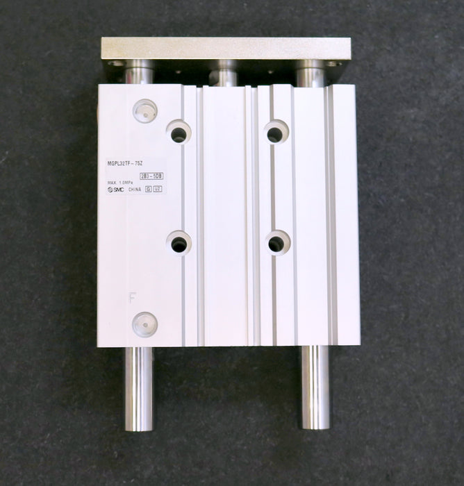 SMC Pneumatik-Führungszylinder Kompaktschlitten MGPL 32tf-fz unbenutzt