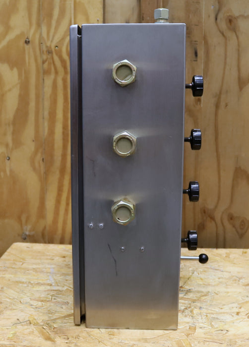 Bild des Artikels HAST-/-SMC-/-RITTAL-Pneumatikverteiler-auf-3-Laststrecken-0-10bar-mit-Messuhren