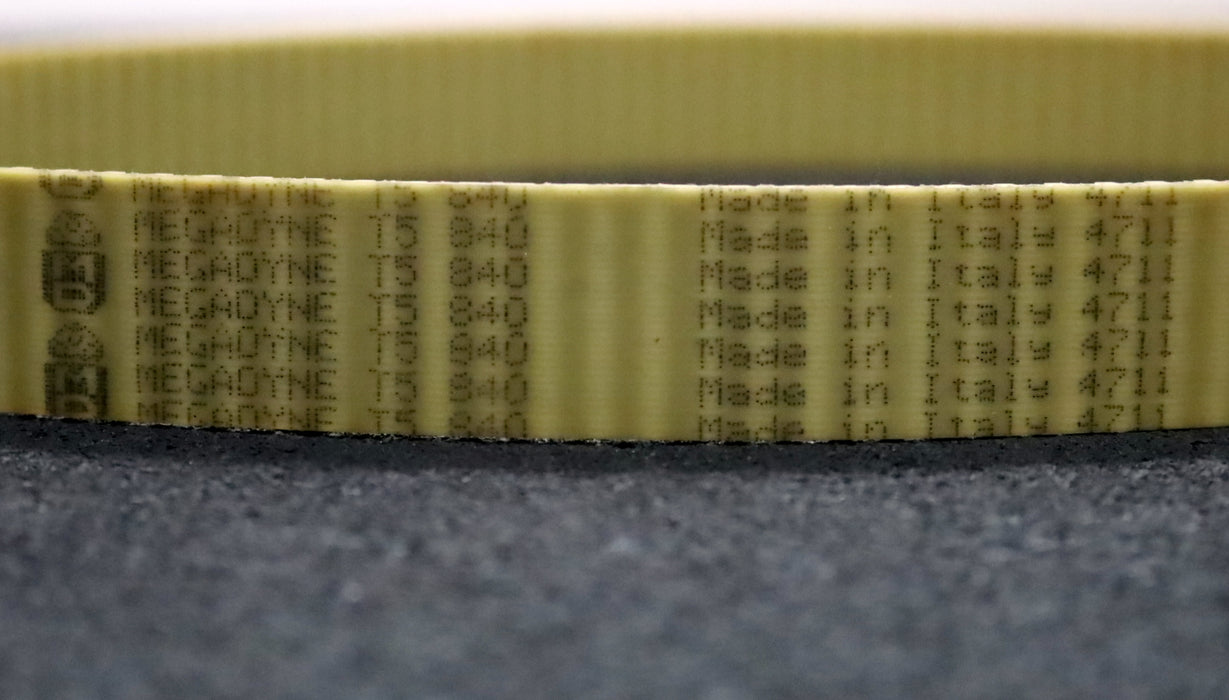 Bild des Artikels MEGADYNE-Zahnriemen-Timing-belt-T5-Breite-23mm-Länge-840mm-unbenutzt