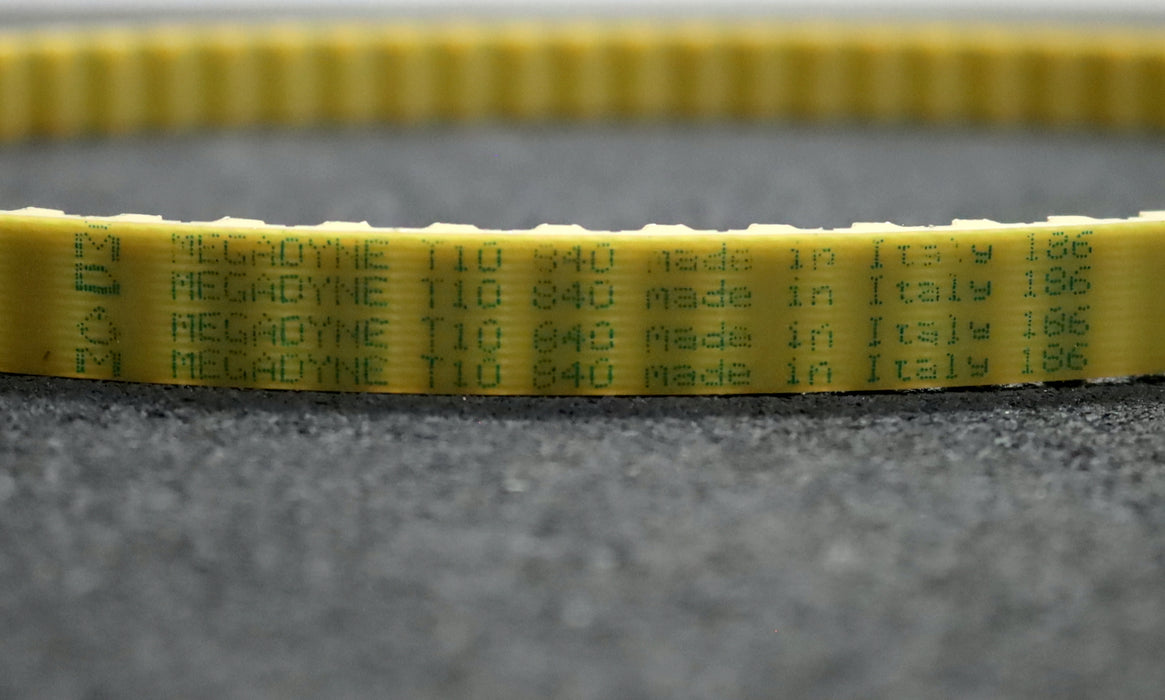 Bild des Artikels MEGADYNE-3x-Zahnriemen-3x-Timing-belt-T10-Breite-15mm-Länge-840mm-unbenutzt