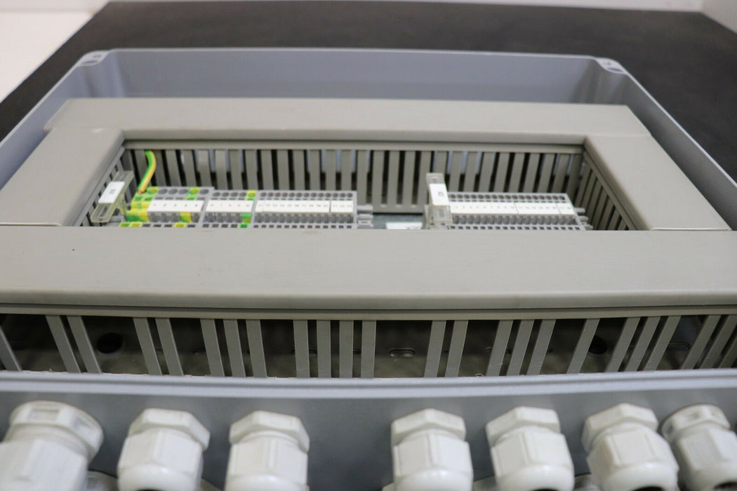 SIEMENS Industriegehäuse Gussgehäuse für Elektroinstallation mit 18 Ausgängen