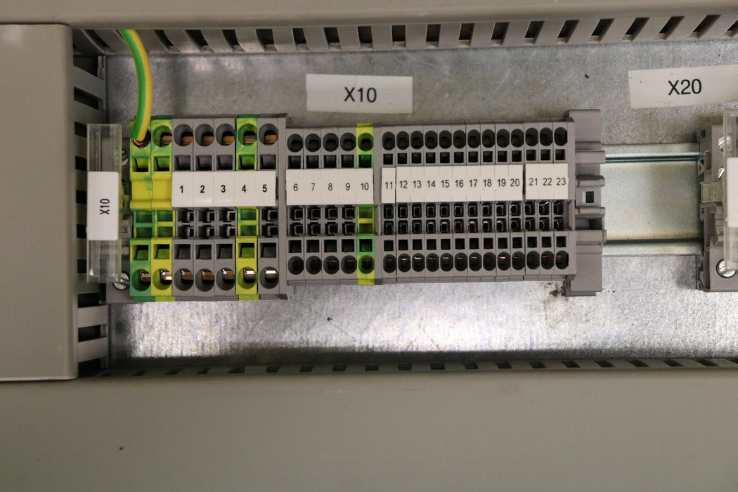 SIEMENS Industriegehäuse Gussgehäuse für Elektroinstallation mit 18 Ausgängen