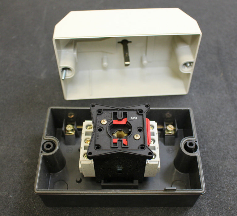 TELEMECANIQUE Lasttrennschalter V0 3p 25A mit Griff und Gehäuse 145x90x130mm