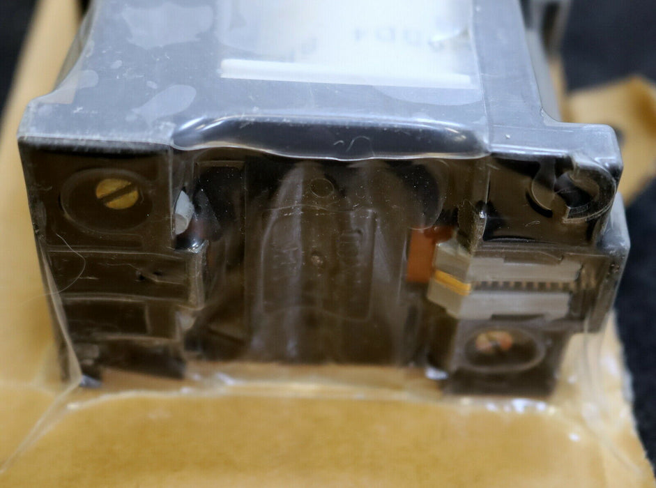 SIEMENS Hilfsschütz 3TH8022-0BD4 2S/2Ö 10A Nennspannung: 42VDC Neu: 3TH4022-0BD4