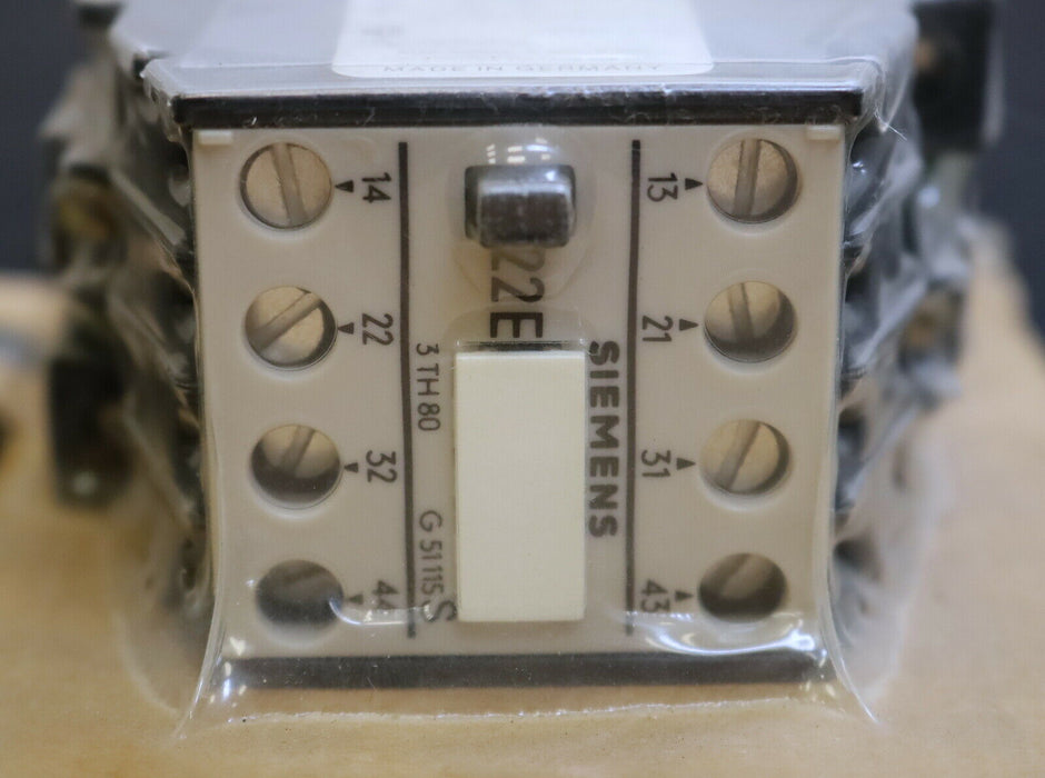 SIEMENS Hilfsschütz 3TH8022-0BD4 2S/2Ö 10A Nennspannung: 42VDC Neu: 3TH4022-0BD4