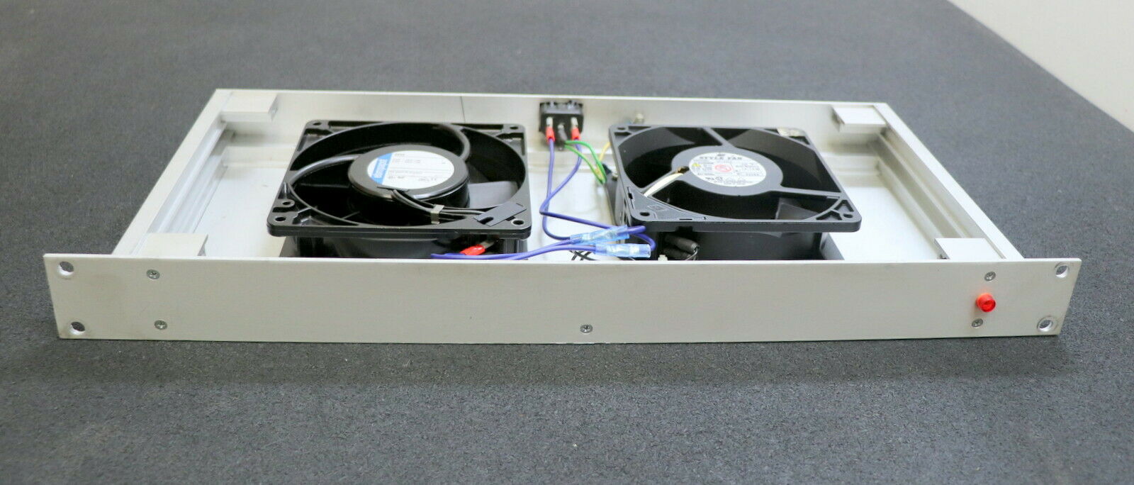 HECKLER & KOCH Rack für CNC 783 4145.035 E leeres Steuerungsmodul 23 Einschübe