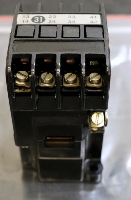 SIEMENS Schütz Ith=16A 3TA6801-0A Spule 220V 50Hz 3S + 1Ö 3NO + 1NC gebraucht