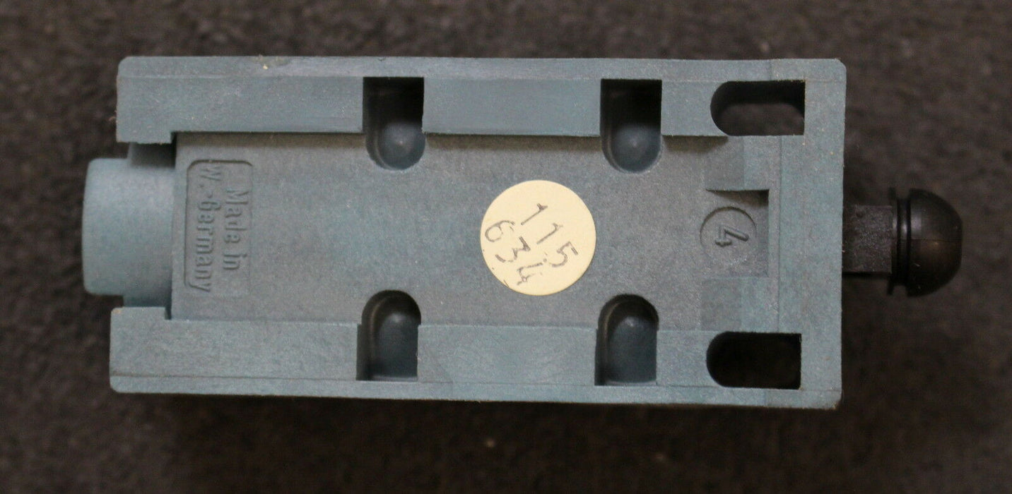 KLOECKNE-MOELLER Klein-Grenztaster AT12-7 AC11 - 220/380VAC - 6/4A Ith=6A - 1Stk