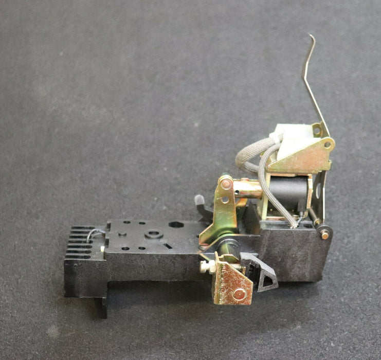 ABB Stromauslöser UXAB239335020 Befestigungsteil für Arbeitsstromauslöser F3/6