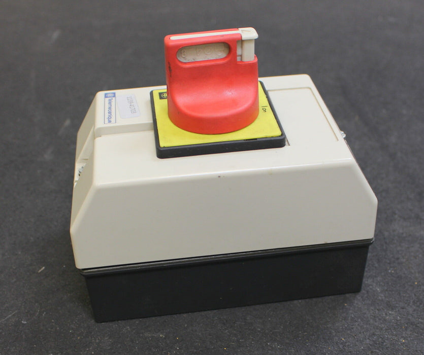 TELEMECANIQUE Lasttrennschalter V0 3p 25A mit Griff und Gehäuse 145x90x130mm